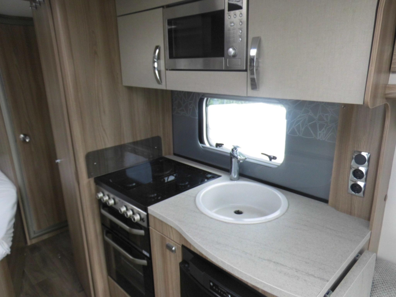 Sprite Cruzer 480 SR Mover en cassetteluifel!  foto: 3