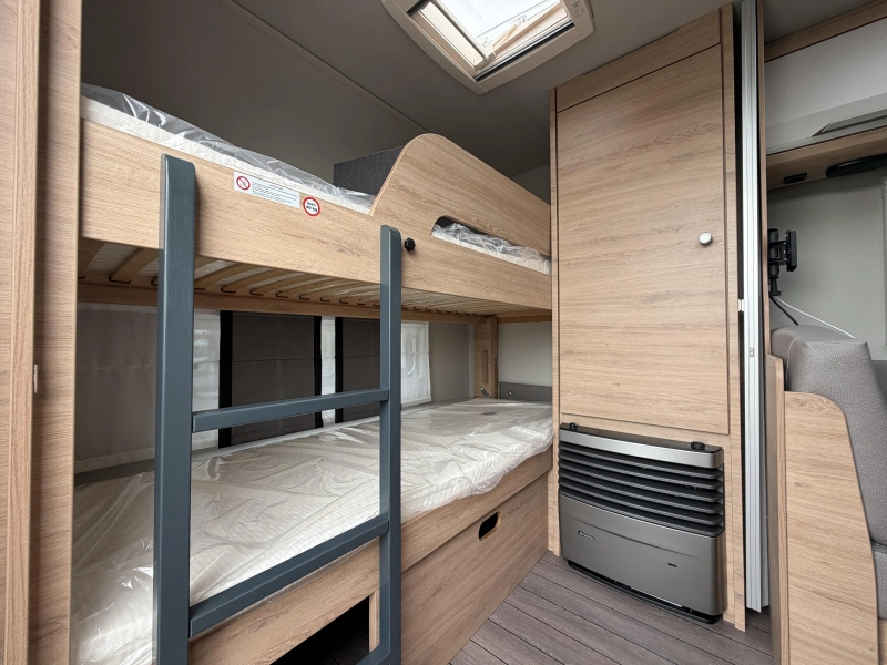 Knaus Sudwind Black Selection 540 FDK stapelbed / fransbed  foto: 8
