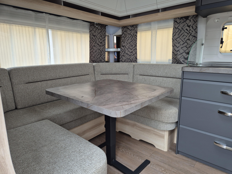 Hobby De Luxe 460 UFE  foto: 4
