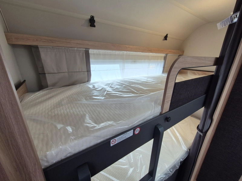 Knaus Sport Platinum 500 QDK Stapelbed en garagedeur  foto: 17
