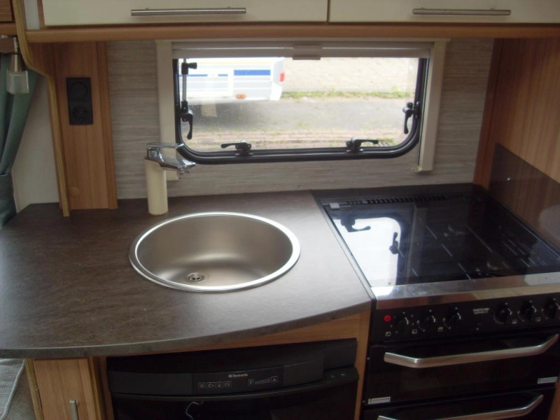 Lunar Quasar 514 met Mover en voortent  foto: 11