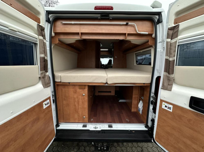 Malibu Van 640 LE LENGTE BEDDEN + TREKHAAK