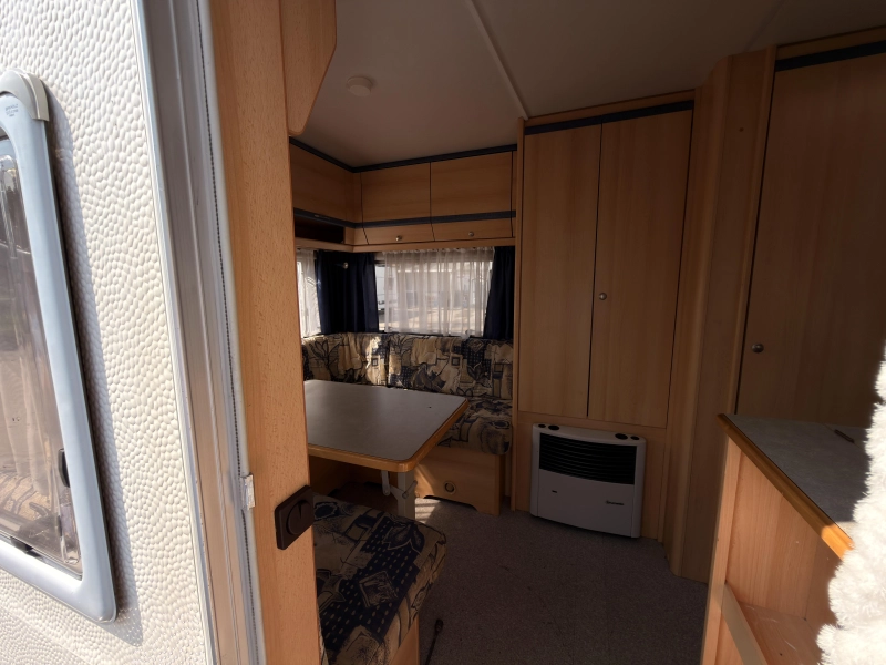 Eifelland Sunshine 460 Voortent+reservewiel  foto: 3