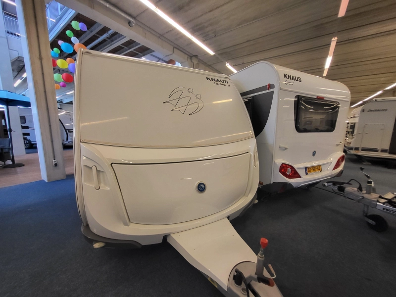 Knaus Sudwind 460 EU met zakluifel en zijwand 
