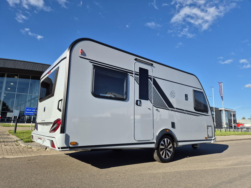 Knaus Sudwind Black Selection 450 FU  foto: 1