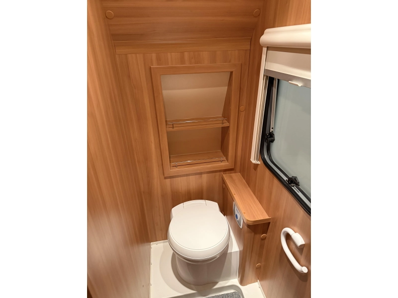 Eriba Sporting 465 FRANSB MOVER LUIFEL TENT  foto: 16