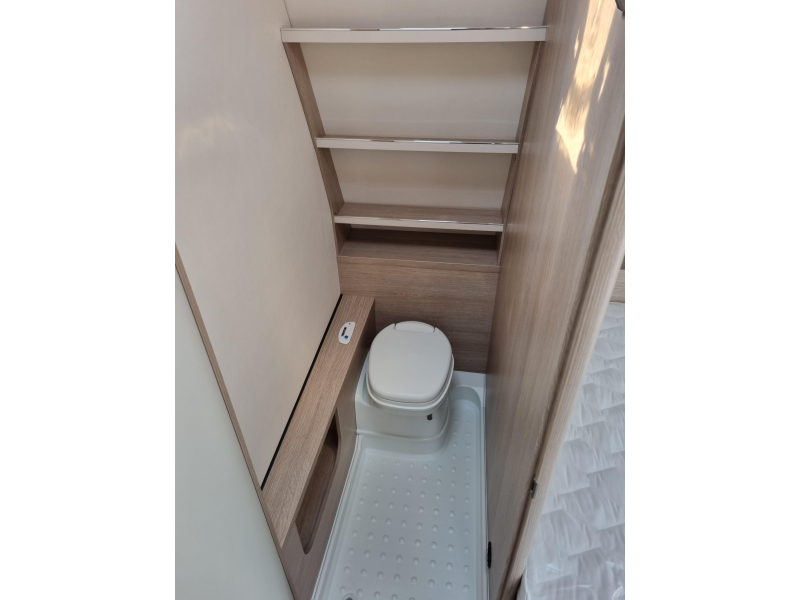 Bürstner Premio 460 TS Gratis Mover!  foto: 15