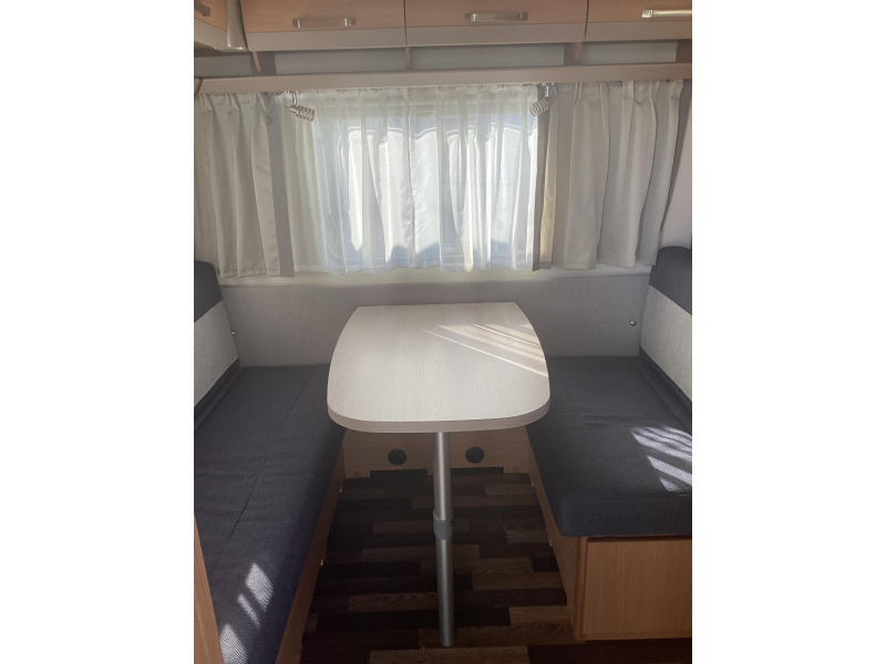 Knaus Sport 420 QD Unico luifel met voorwand 