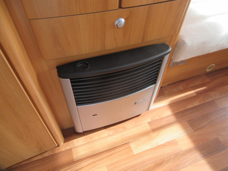 Eriba Nova GL 390 COMPACT MET EINDKEUKEN  foto: 15