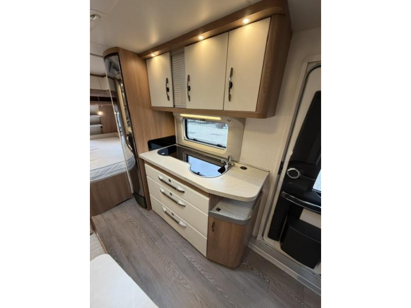 Hobby De Luxe 540 KMFE 3 stapelbed Mover Airco  foto: 15