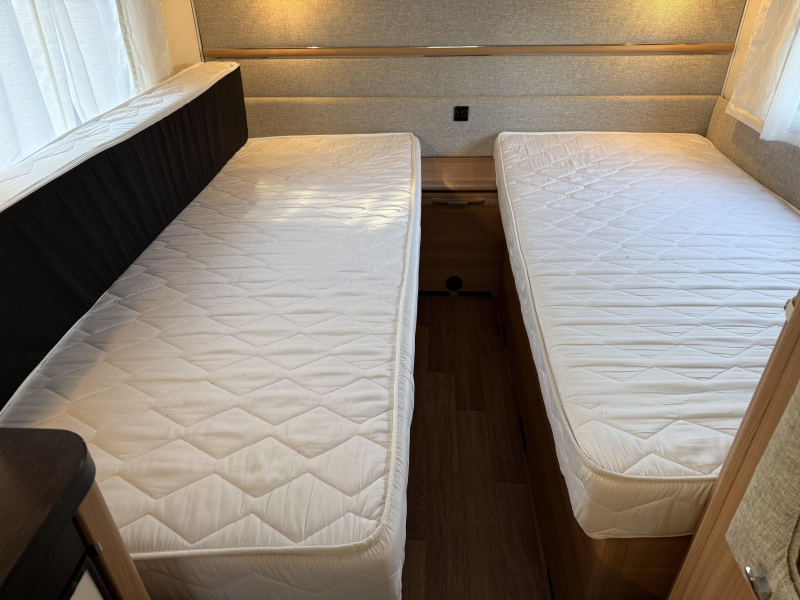 LMC Musica 490 E 2 BEDDEN RONDZITMOVER TOP  foto: 8