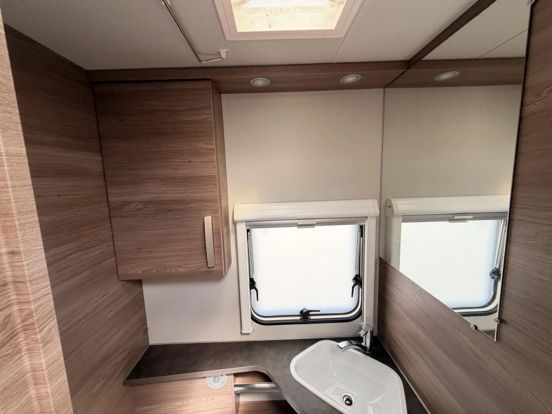 Knaus Sport Silver Selection 400 LK Voortent+Stapelbed+1300KG  foto: 9