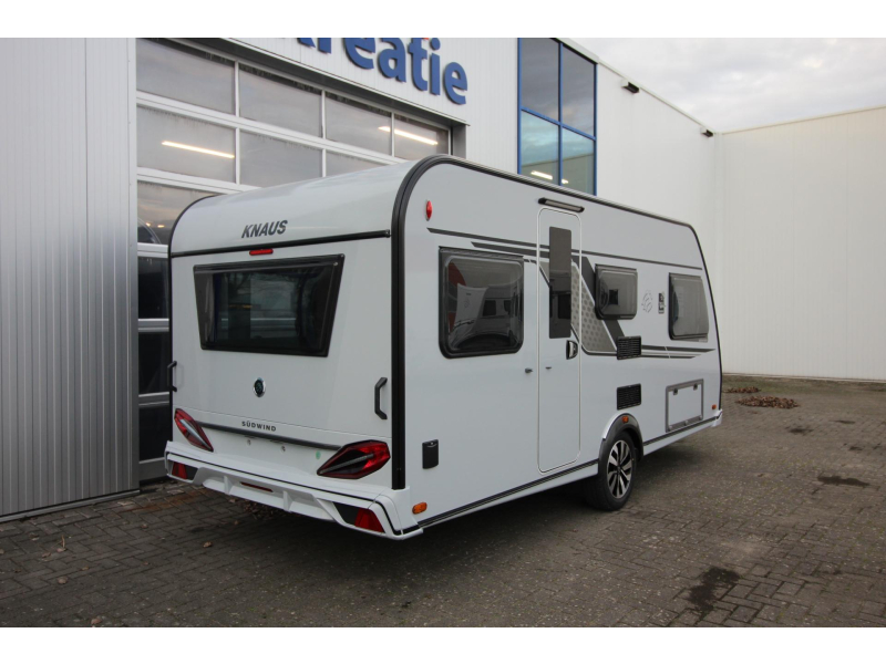 Knaus Sudwind Black Selection 460 EU AIRCO ACTIE  foto: 1