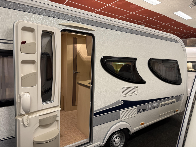 Hobby La Vita Bionda 495 UL 2 BEDDEN MOVER LUIFEL TOP 