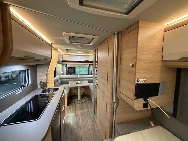 Knaus Sudwind Black Selection 500 EU enkele bedden / rondzit  foto: 6