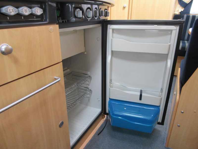 Dethleffs Camper 440 DB DWARSBED EN VASTE LUIFEL  foto: 10