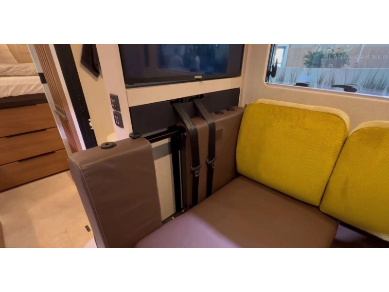 Bürstner Signature SFT 7.5 QUEENSBED+HEFBED AUTOMAAT 