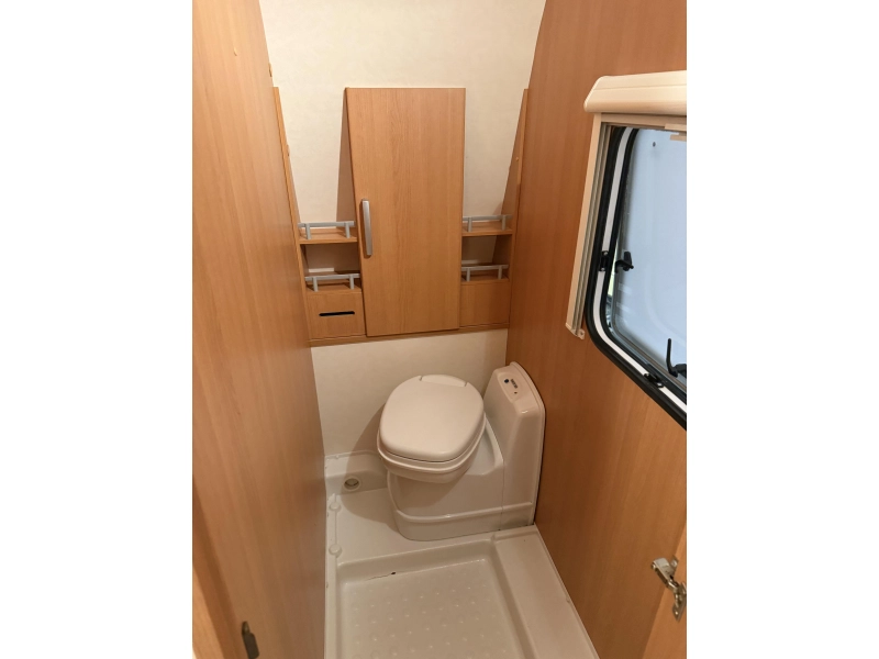 Knaus Sport 500 FDK STAPELBED VASTBED ZITJE  foto: 17
