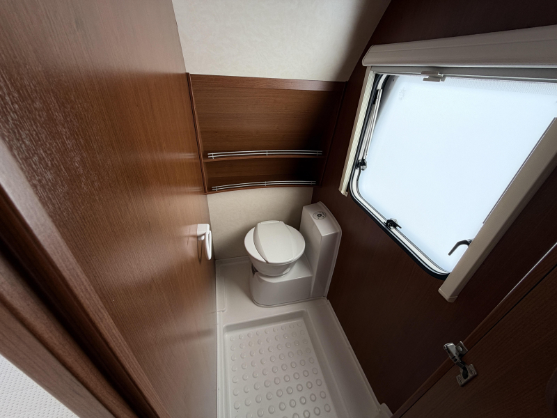 Knaus Sudwind Exclusive 450 FU +fietsendrager+mover  foto: 12
