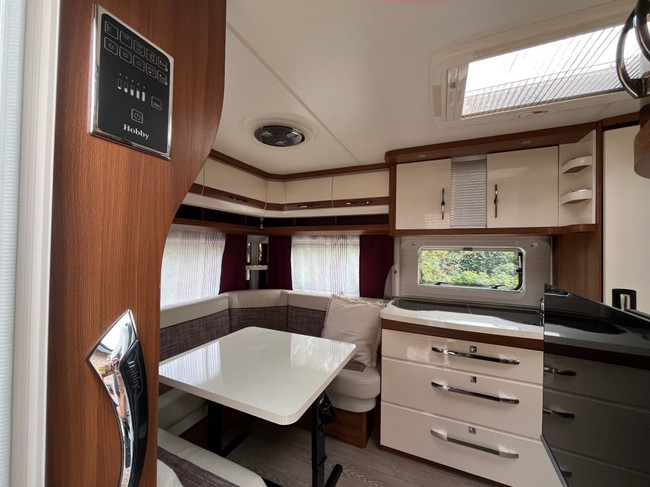 Hobby 495 Ufe Excelent Frans bed, mover . foto: 8