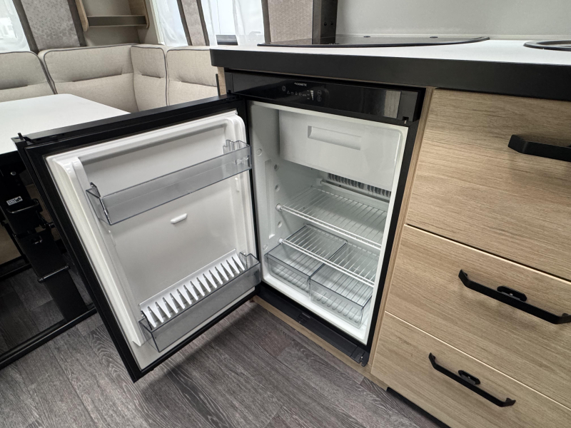 Weinsberg CaraOne Edition HOT 450 FU incl Mover en deel tent  foto: 8
