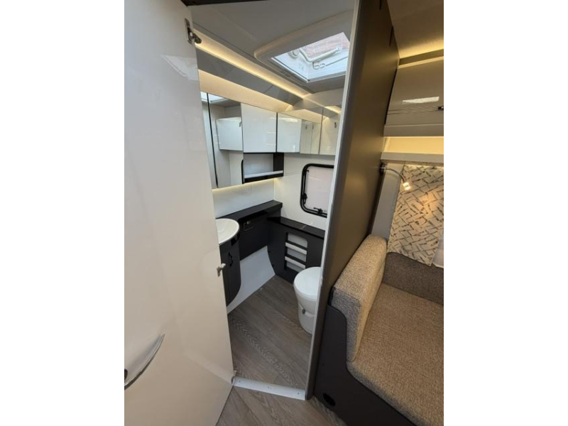Hobby Excellent 460 SL Incl. Mover en Voortent  foto: 19