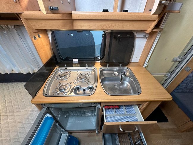Knaus Südwind 450 TU foto: 8