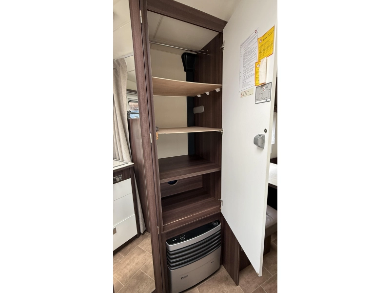 Bürstner Averso Plus 510 TK kinderkamer rondzit  foto: 5