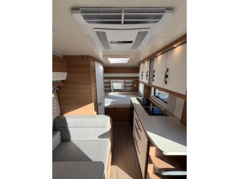 Hobby De Luxe 440 SF Incl. Airco en Voortent  foto: 12