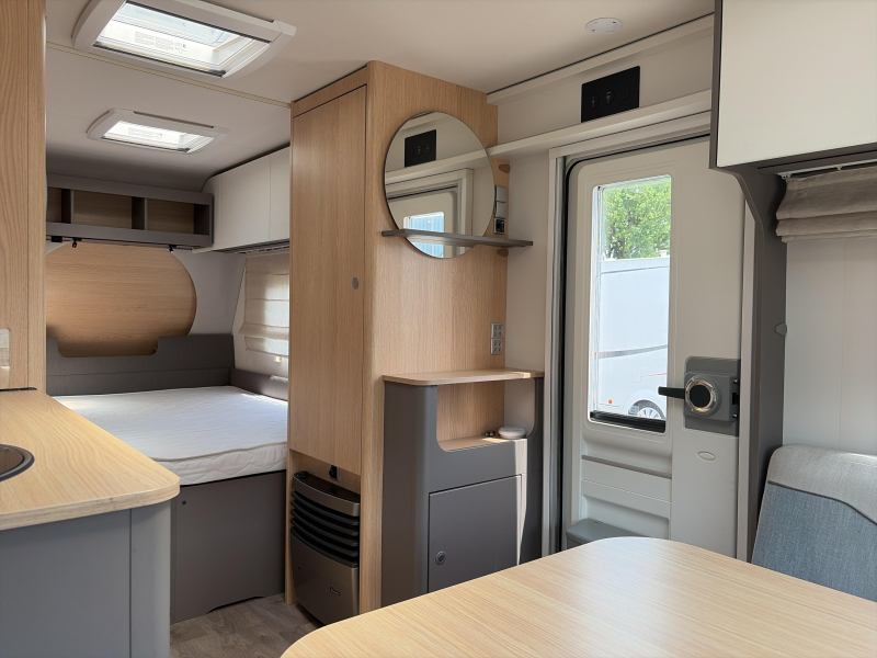 LMC Tandero 480 D New Edition/Voortent  foto: 8
