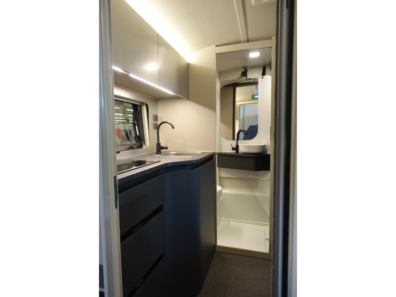 Adria Action Sport 391 LH 'Off-road' en compleet  foto: 6