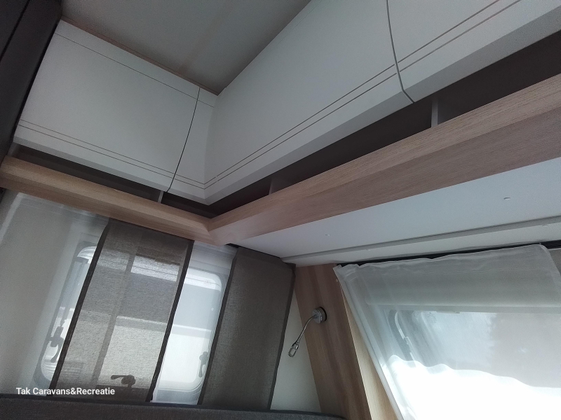 Hobby De Luxe 495 WFB met aparte douche en wc 