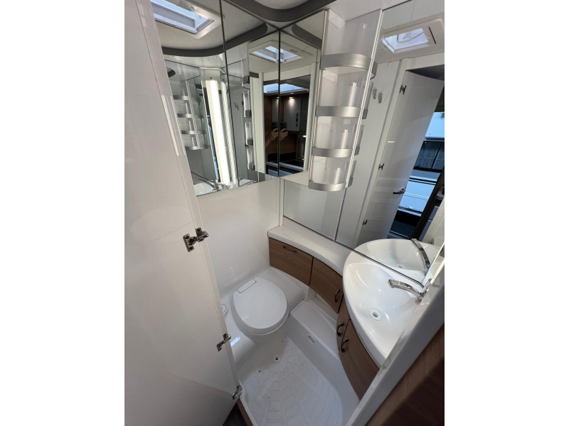 Hobby De Luxe 490 KMF voortent stapelbed fiets  foto: 16