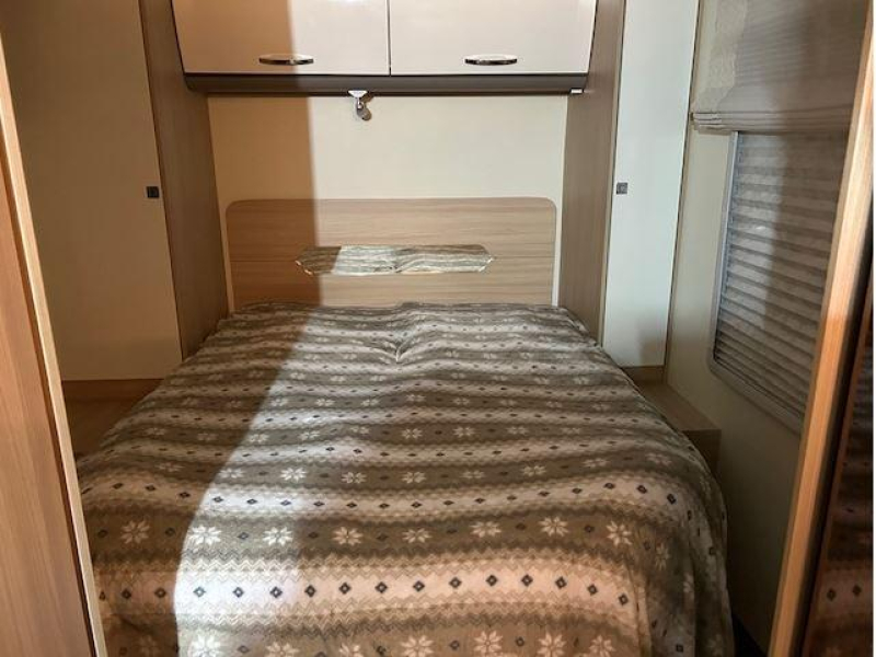 Bürstner Lyseo 734 - QUEENSBED+HEFBED 4-PERS  foto: 6
