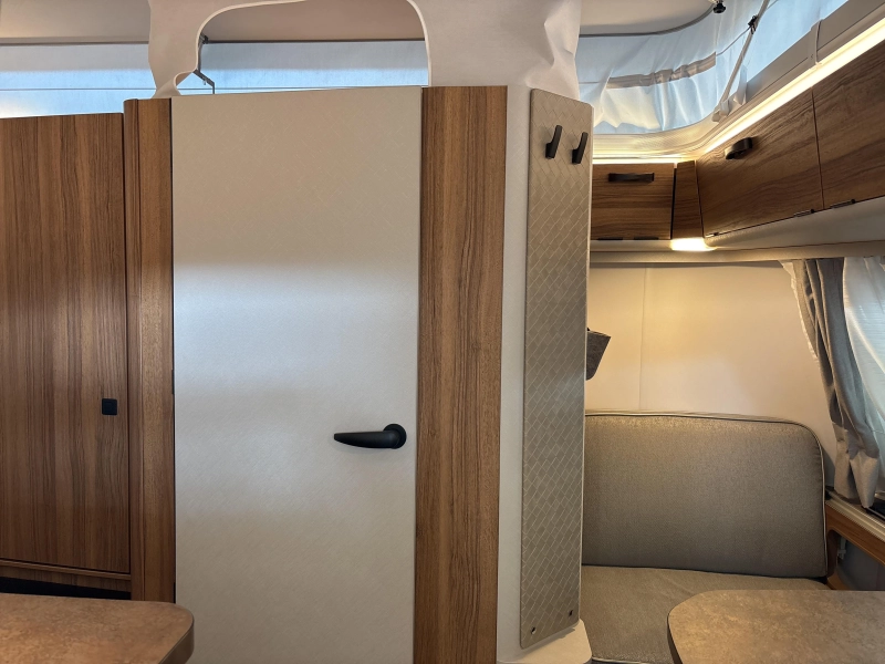 Eriba Touring 540 Legend Hampton Zilver 
