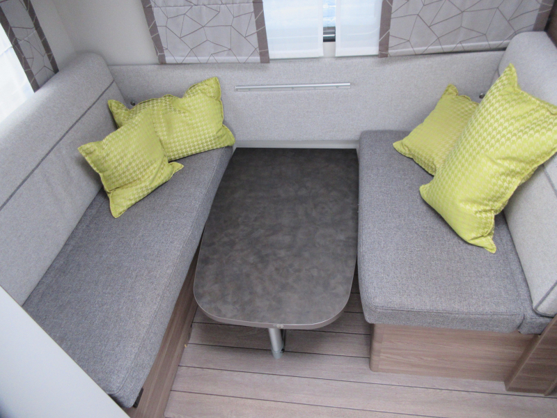 Knaus Sport Silver Selection 400 QD MET MOVER EN VOORTENT  foto: 9