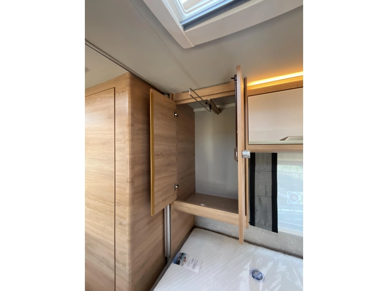 Knaus Sudwind Black Selection 460 EU ENKELE BEDDEN-DESIGN  foto: 17
