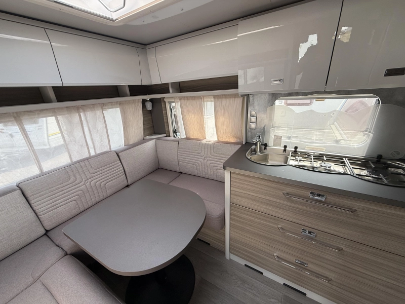 Bürstner Averso 490 TS FRANSBED RONDZIT LUIFEL  foto: 5