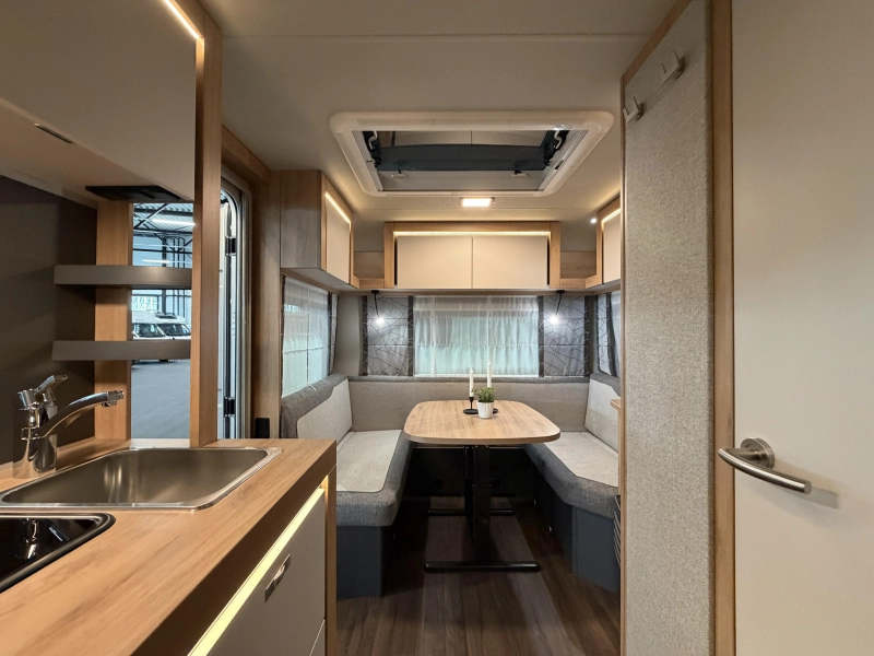 Knaus Sport 460 EU enkele bedden / dinette  foto: 13