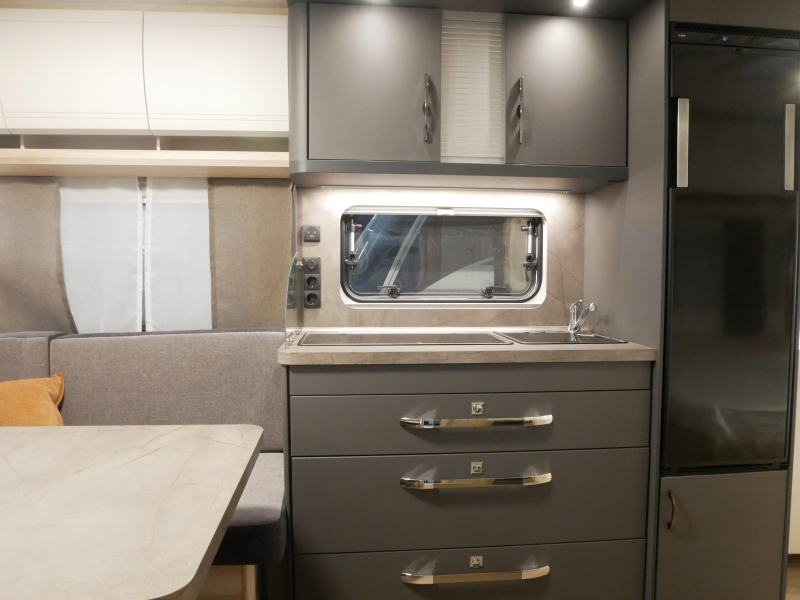 Hobby De Luxe 460 UFE Model 2027 