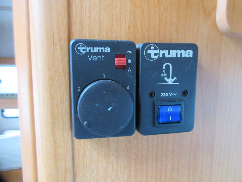 Adria Unica B 502 UK 5 PEROONS MET STAPELBED  foto: 17