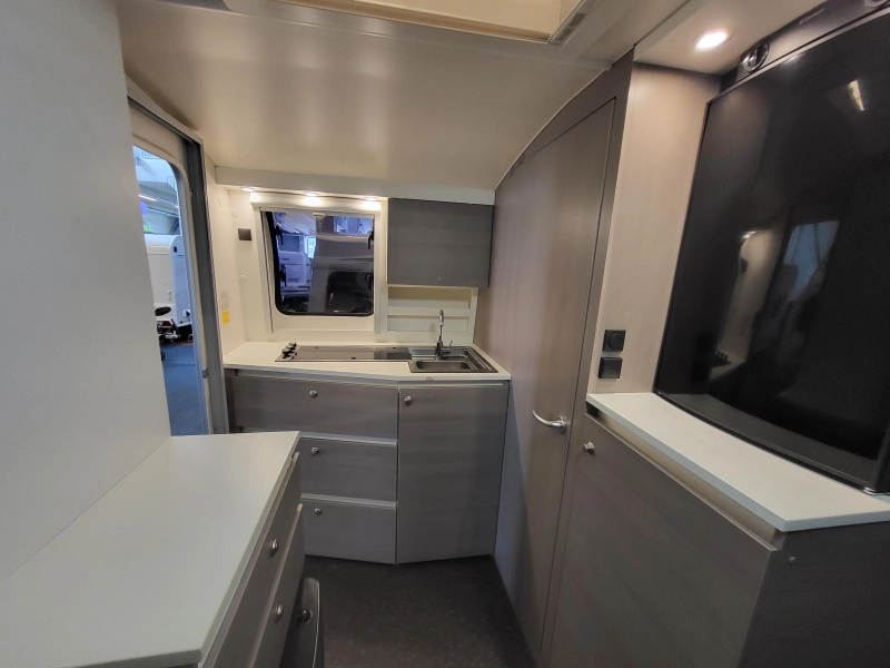 Adria Action 361 LH voortent, fietsenrek 