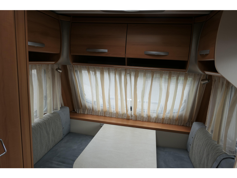 Eriba Nova Light 425 mover en voortent  foto: 10