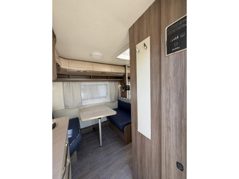 Hobby De Luxe 400 SFE Incl. Luifel en Voortent  foto: 11