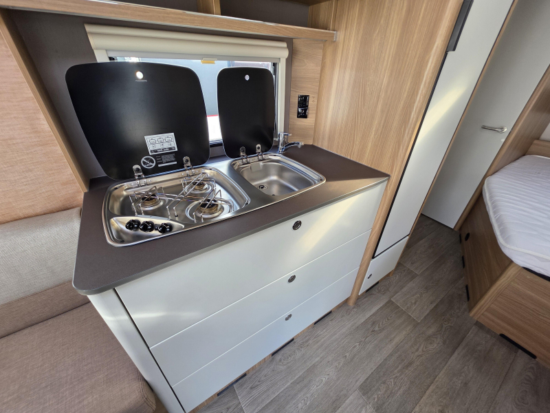 Bürstner Premio IC-line 460 TS  foto: 5