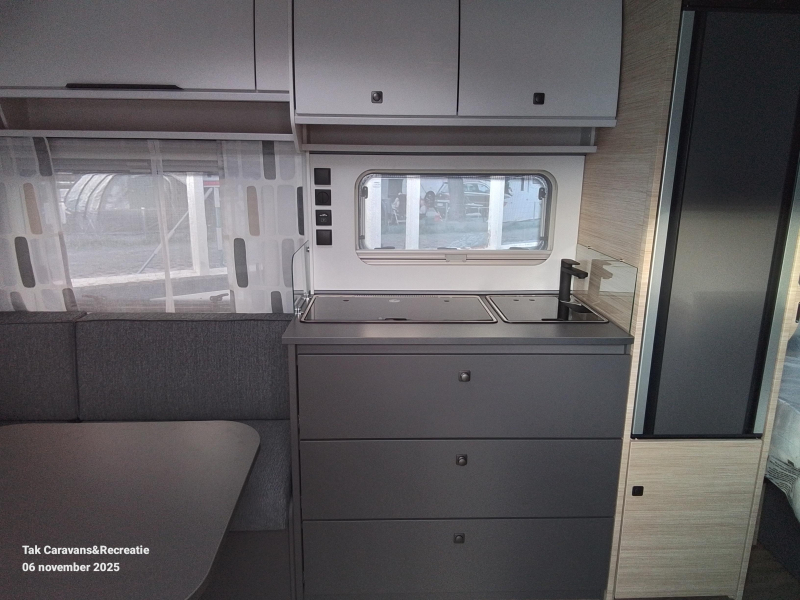 Fendt Apero 465 SFB middenkeuken en Frans bed 