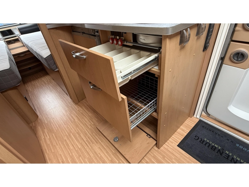 Knaus Sudwind White Edition 500 EU enkele bedden rondzit  foto: 13