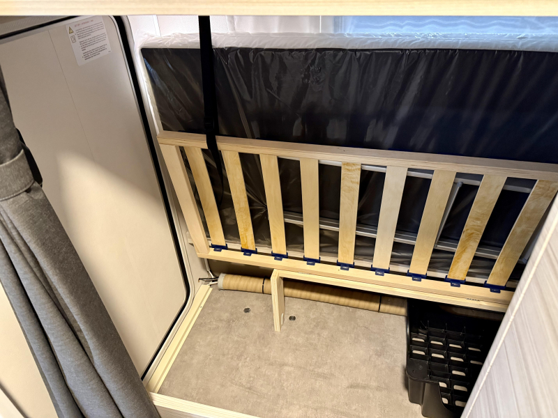 Dethleffs C'Joy Active 480 QLK stapelbed  foto: 12