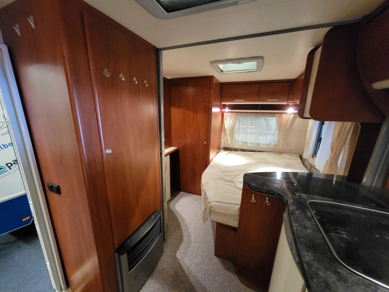 Chateau Calista 450 FHU mover, voortent  foto: 4