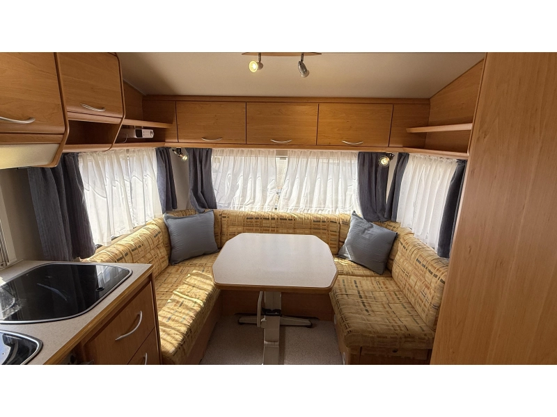 Knaus Blue Line 450 TF frans bed rondzit toilet 